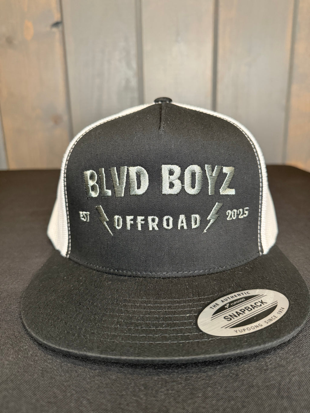 Bolt Mesh Snapback (Black/White)