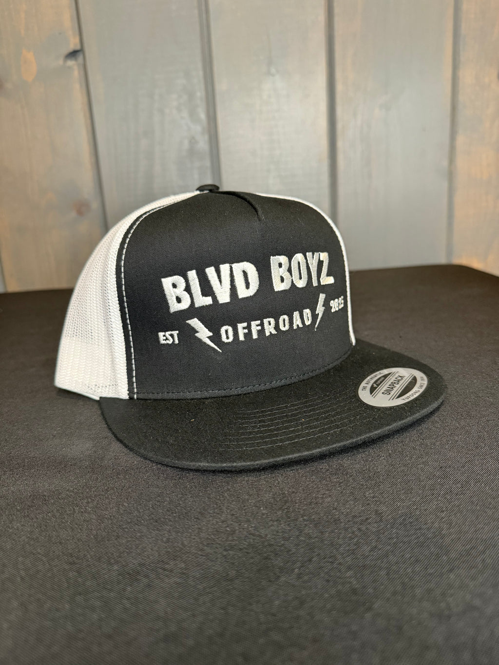 Bolt Mesh Snapback (Black/White)