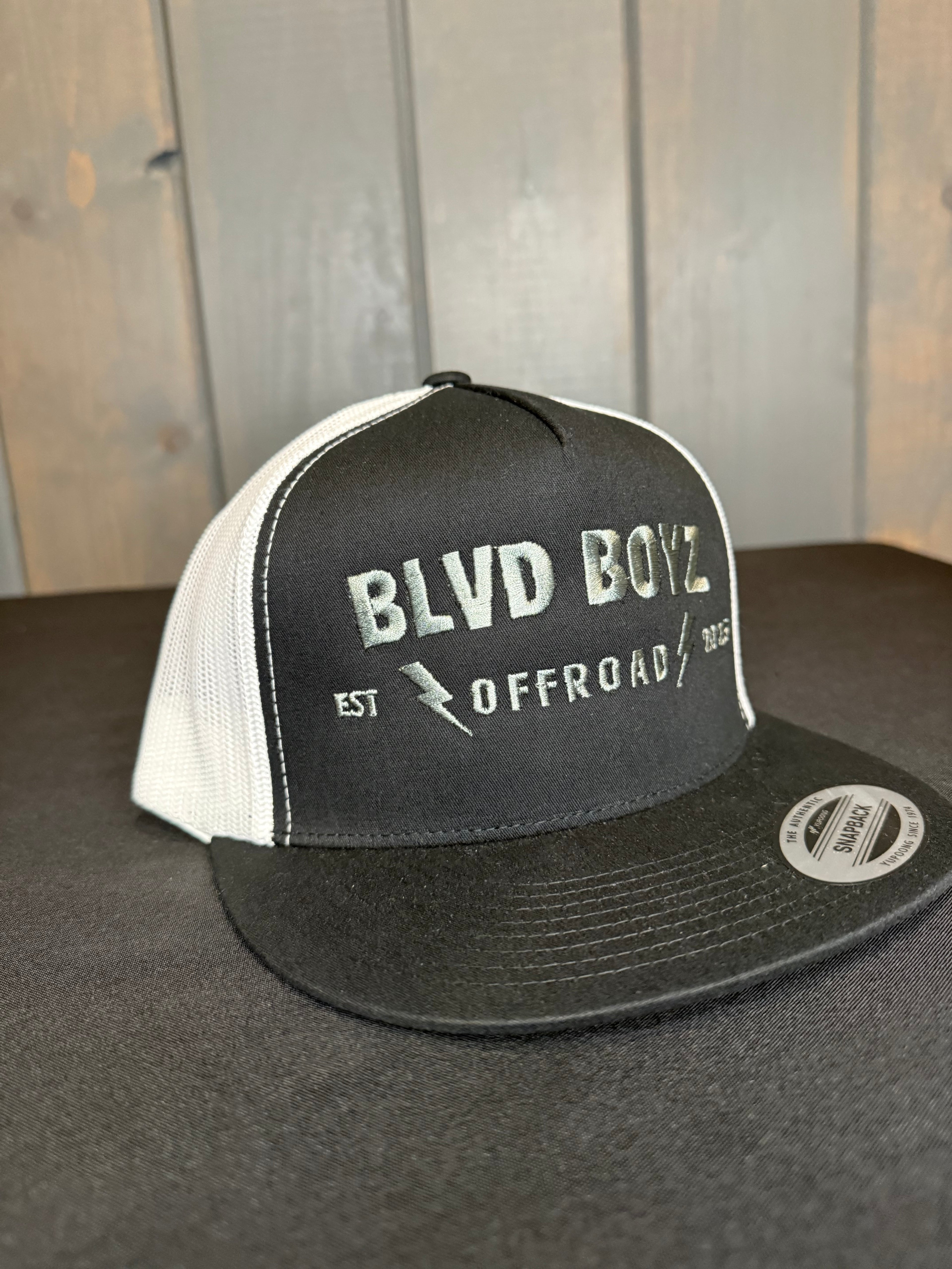 Bolt Mesh Snapback (Black/White)