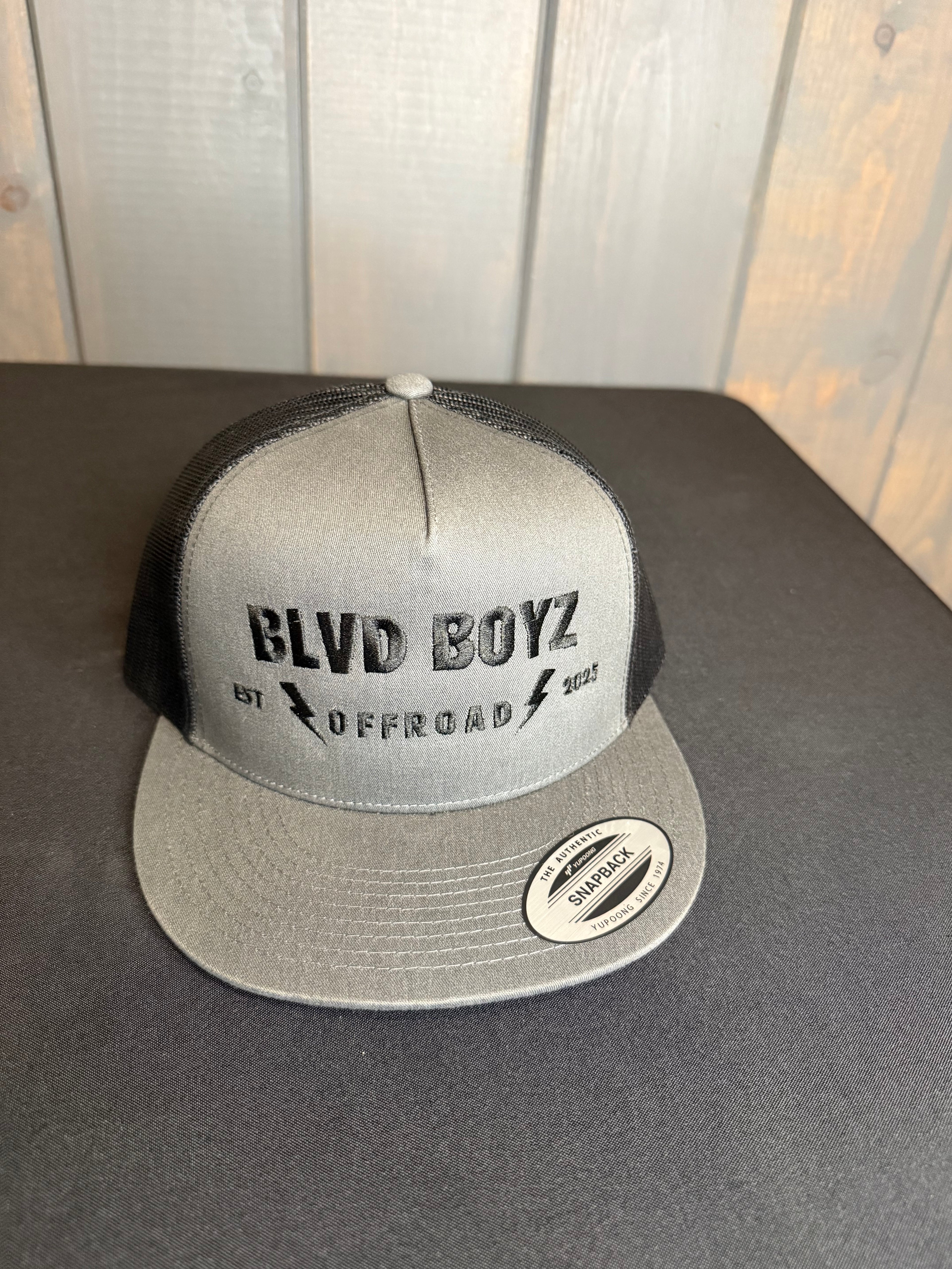 Bolt Mesh Snapback (Charcoal/Black)