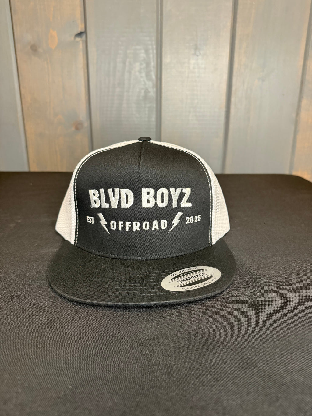 Bolt Mesh Snapback (Black/White)